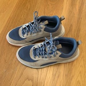 Columbia Sportswear Pivot Mid Waterproof Hiking Shoe